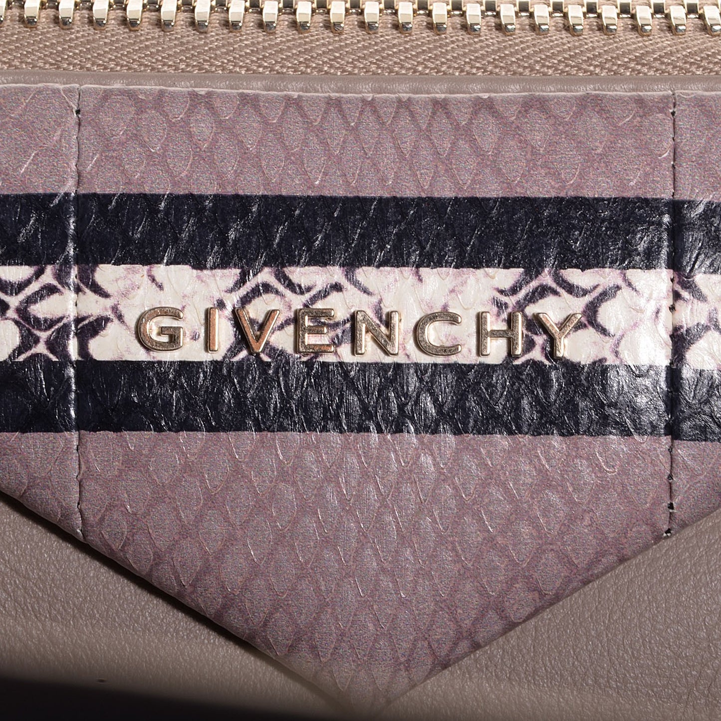 Calfskin Ayers Trim Medium Antigona Grey