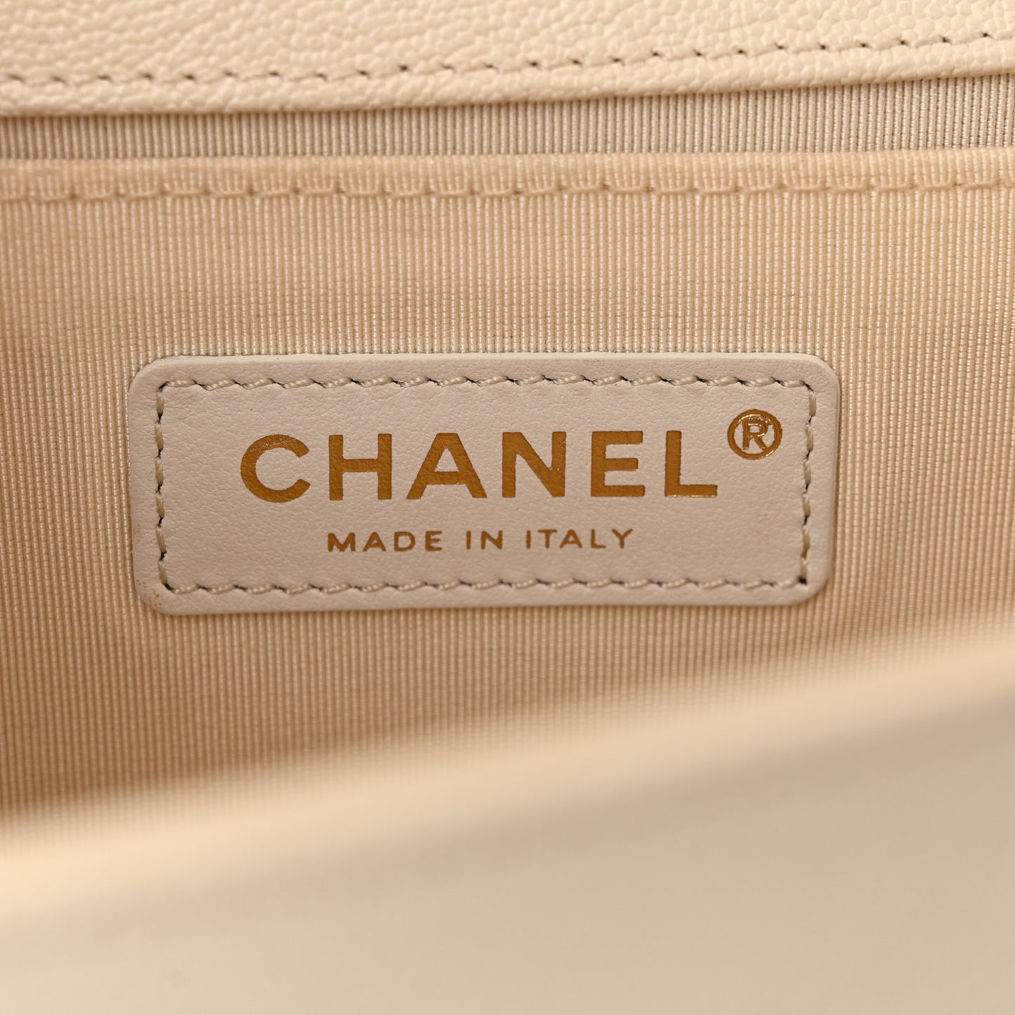 Caviar Quilted Medium Boy Flap Ivory