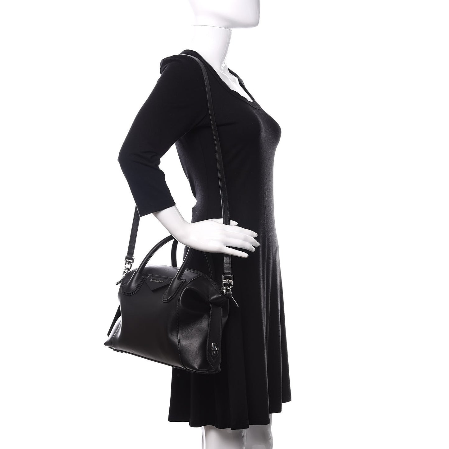 Smooth Calfskin Small Soft Antigona Black