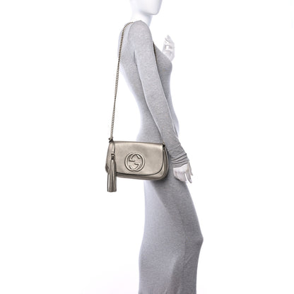 Gucci Metallic Pebbled Calfskin Medium Soho Flap Crossbody Golden Beige 2 of 11