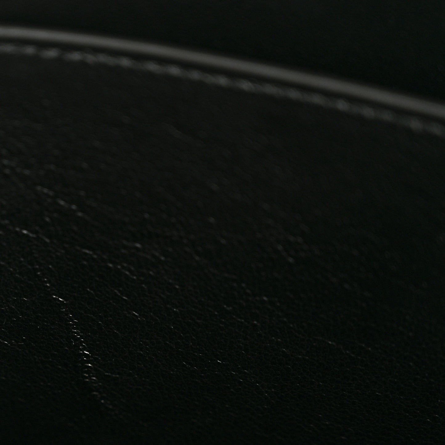 Grain de Poudre Medium Classic Monogram Cassandra Top Handle Black