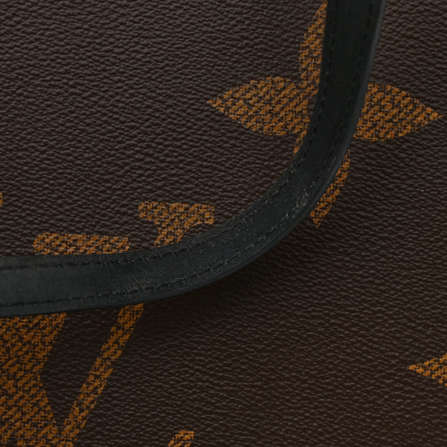 Reverse Monogram Giant Onthego GM