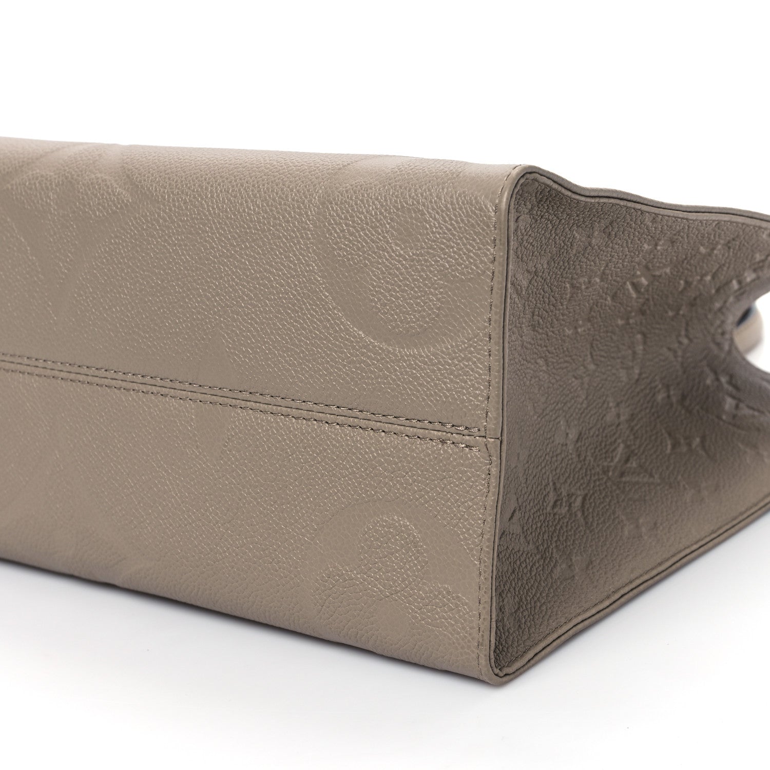 Louis Vuitton Empreinte Monogram Giant Onthego MM Tourterelle 9 of 9