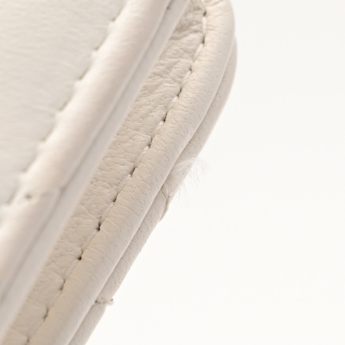 Lambskin Quilted Pearl Crush Clutch With Chain White