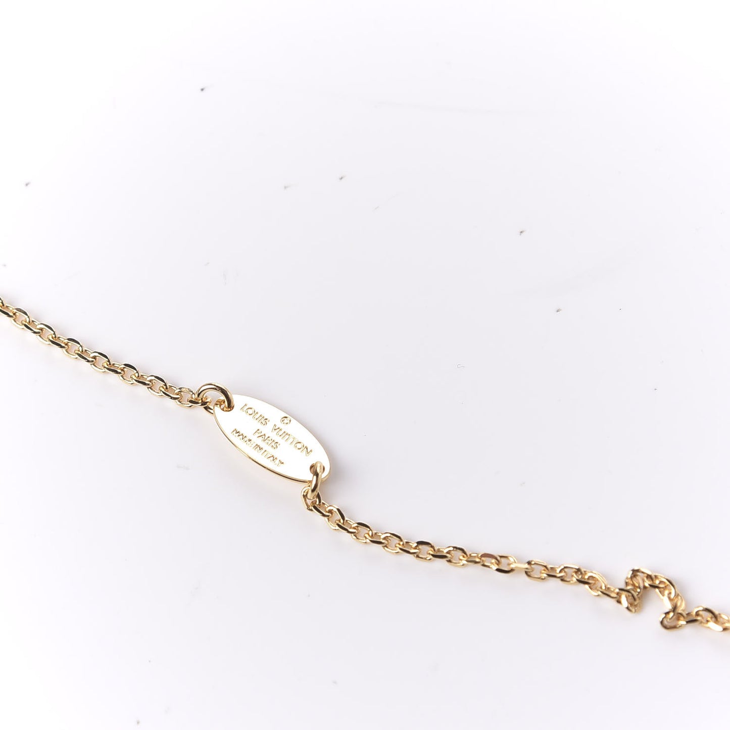Essential V Necklace Gold