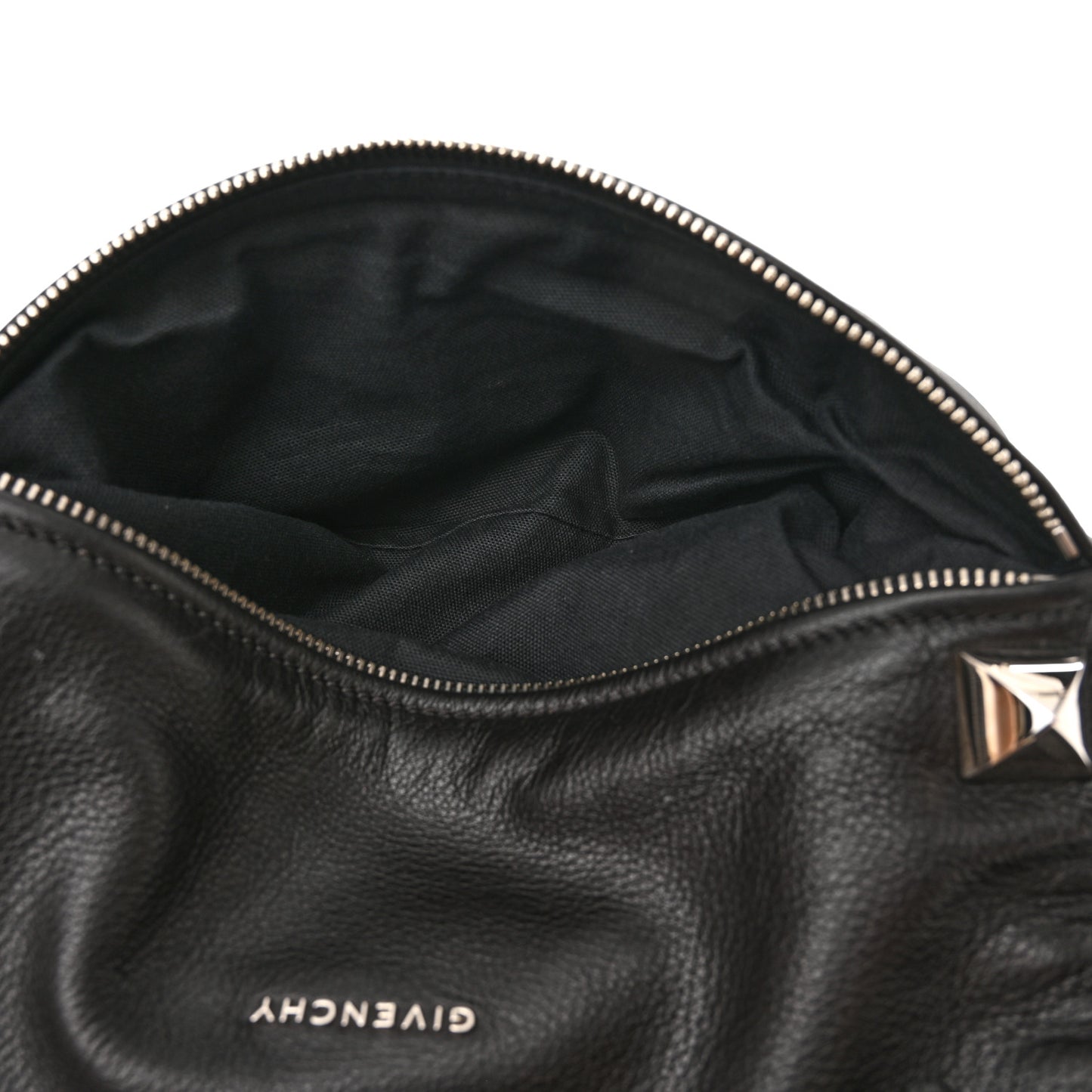 Pebbled Calfskin Medium Pyramid Stud Pandora Black