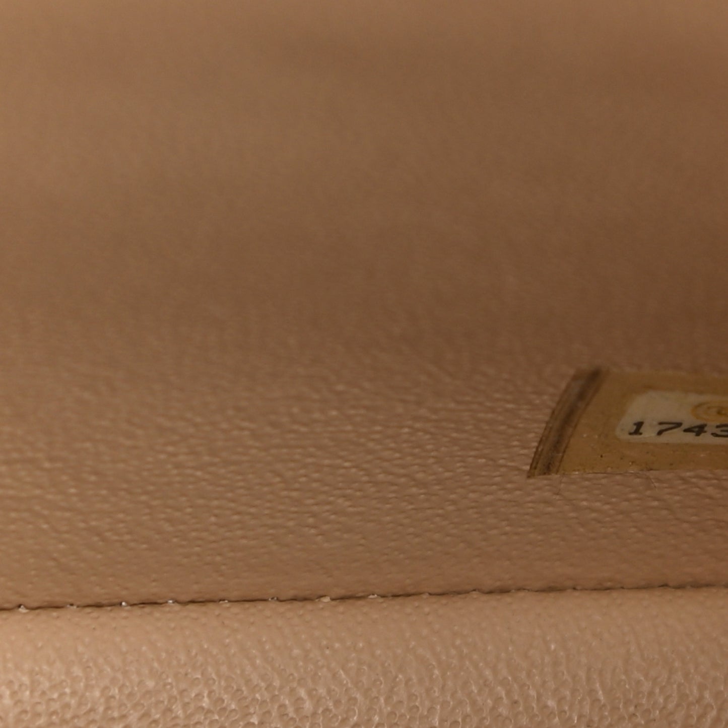 Caviar Quilted Jumbo Double Flap Beige Clair