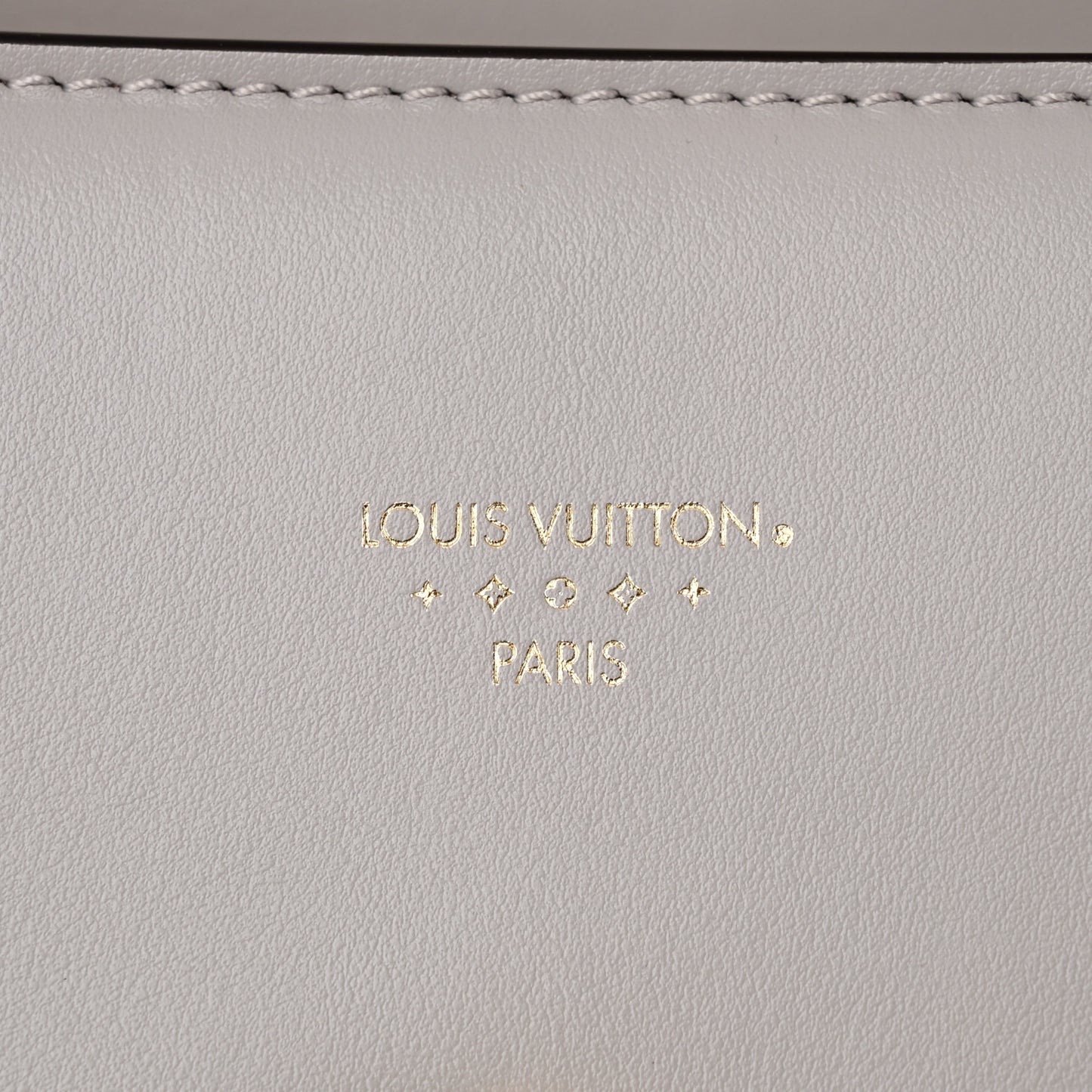 Smooth Calfskin LV Pont 9 Gris Souris