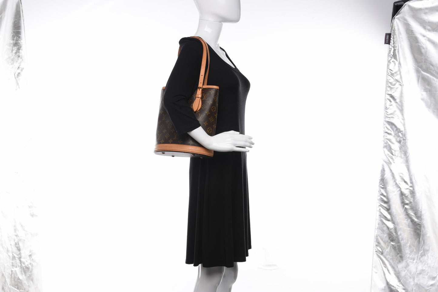 Monogram Petit Bucket 23