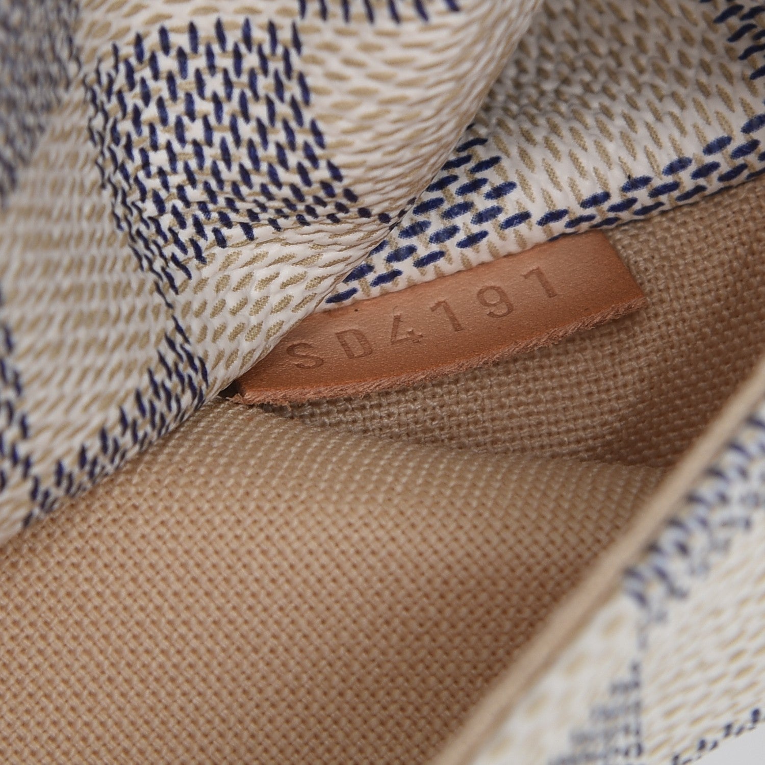 Louis Vuitton Damier Azur Totally MM 7 of 10