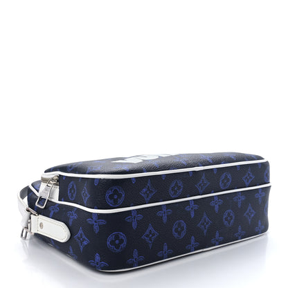 Louis Vuitton Monogram Everyday LV Discovery Messenger Blue 4 of 11