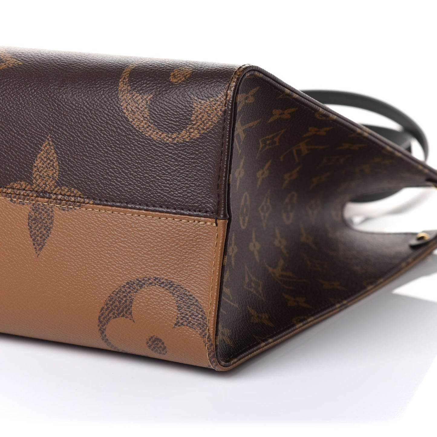 Reverse Monogram Giant Onthego MM