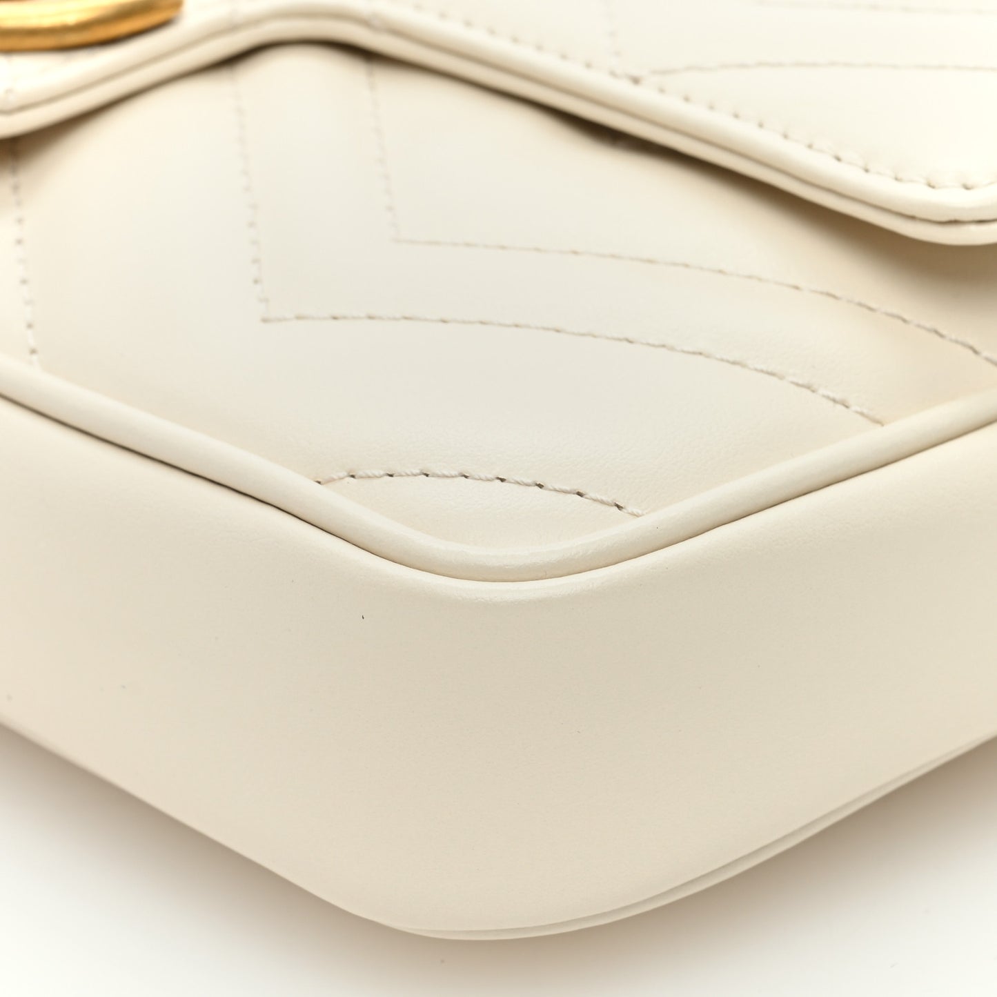 Calfskin Matelasse Mini GG Marmont Shoulder Bag With Card Holder White Black