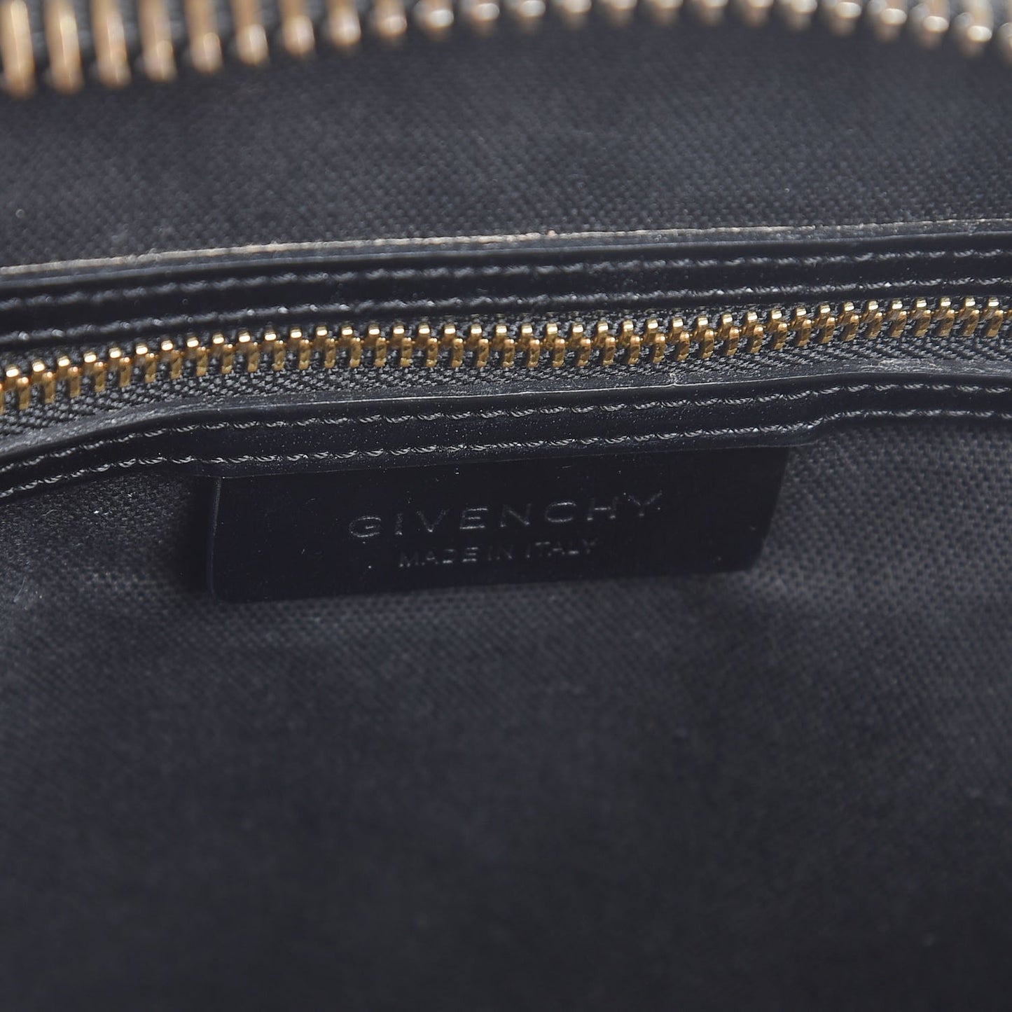 Shiny Lord Calfskin Medium Antigona Black