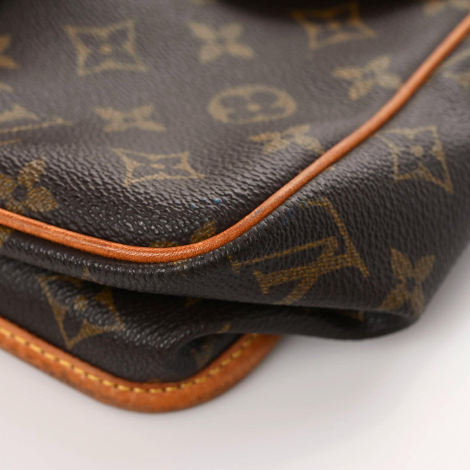 Louis Vuitton Monogram Sac Gibeciere GM 6 of 30
