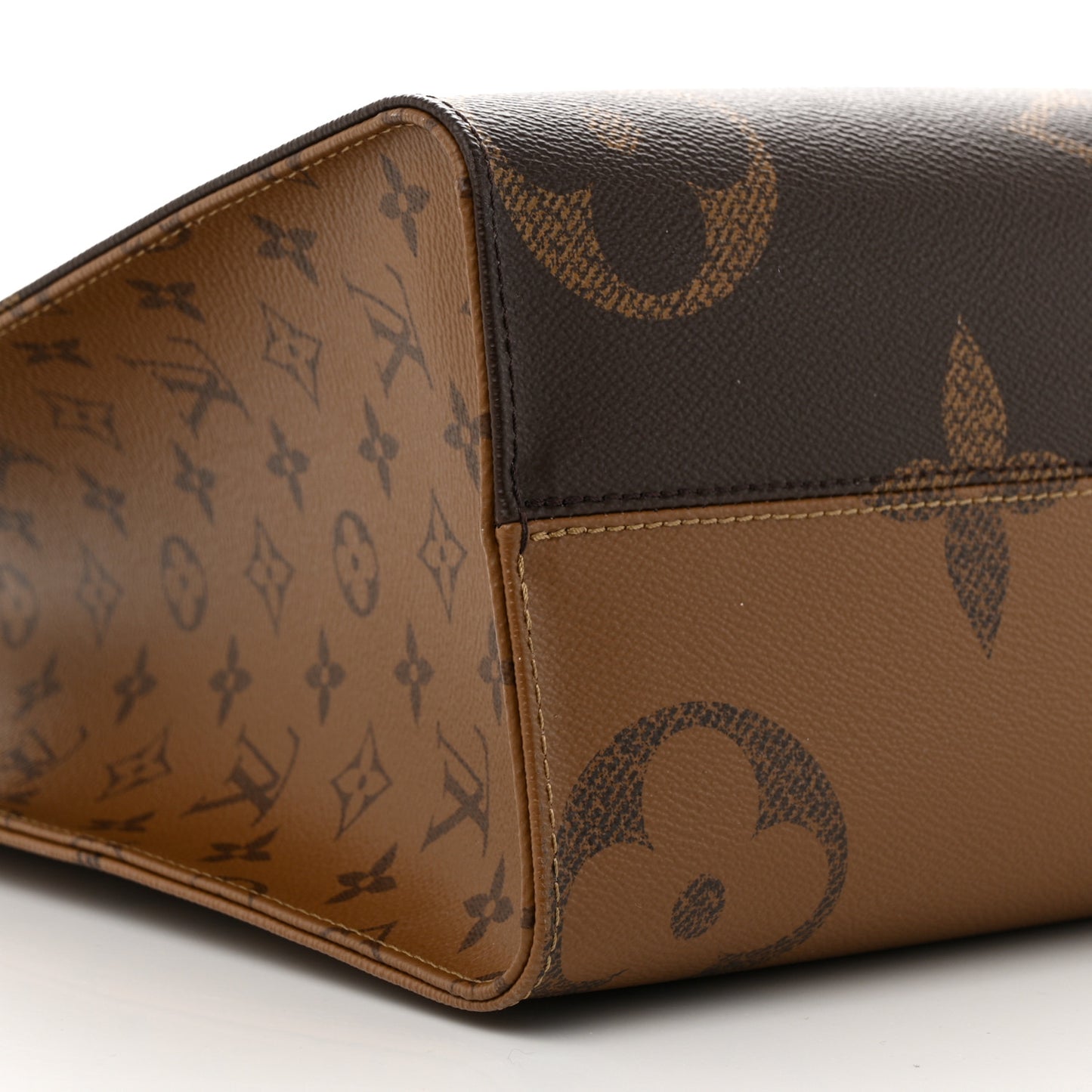 Reverse Monogram Giant Onthego MM