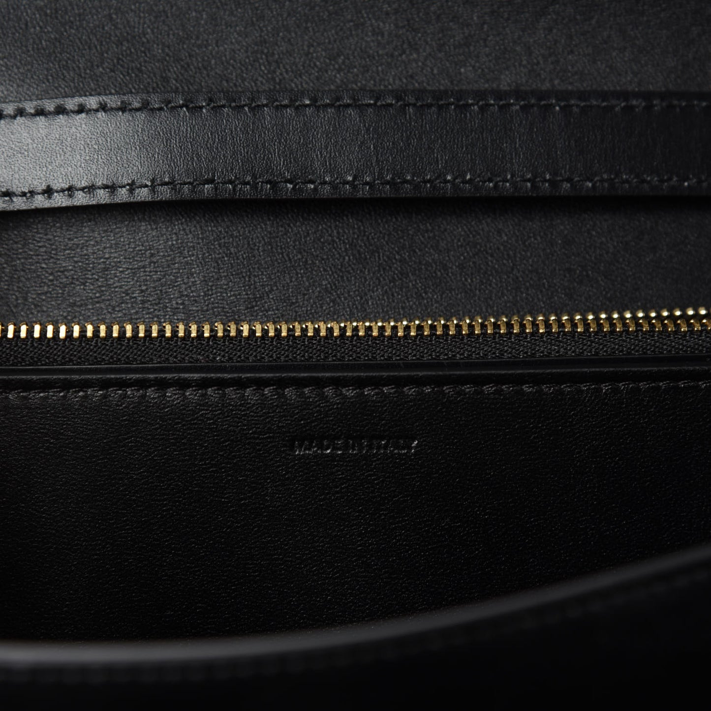 Box Calfskin Medium Classic Box Flap Black