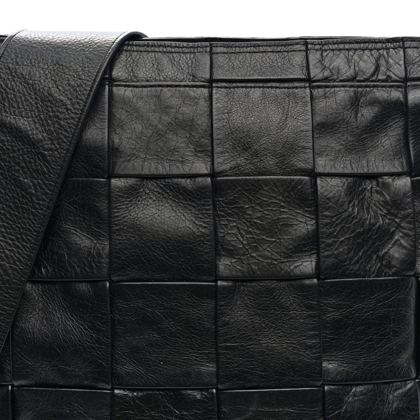 Paper Calfskin Maxi Intrecciato Cassette Messenger Black