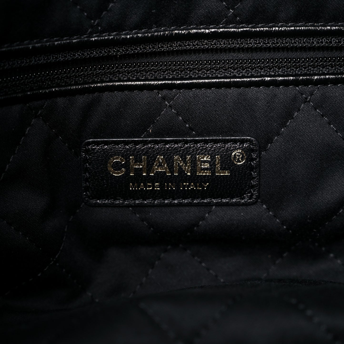Shiny Calfskin Quilted Chanel 22 Black