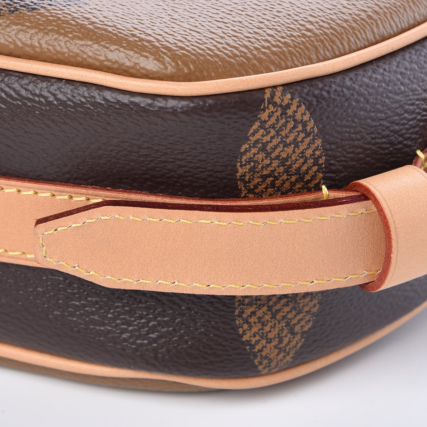Reverse Monogram Giant Boite Chapeau Souple