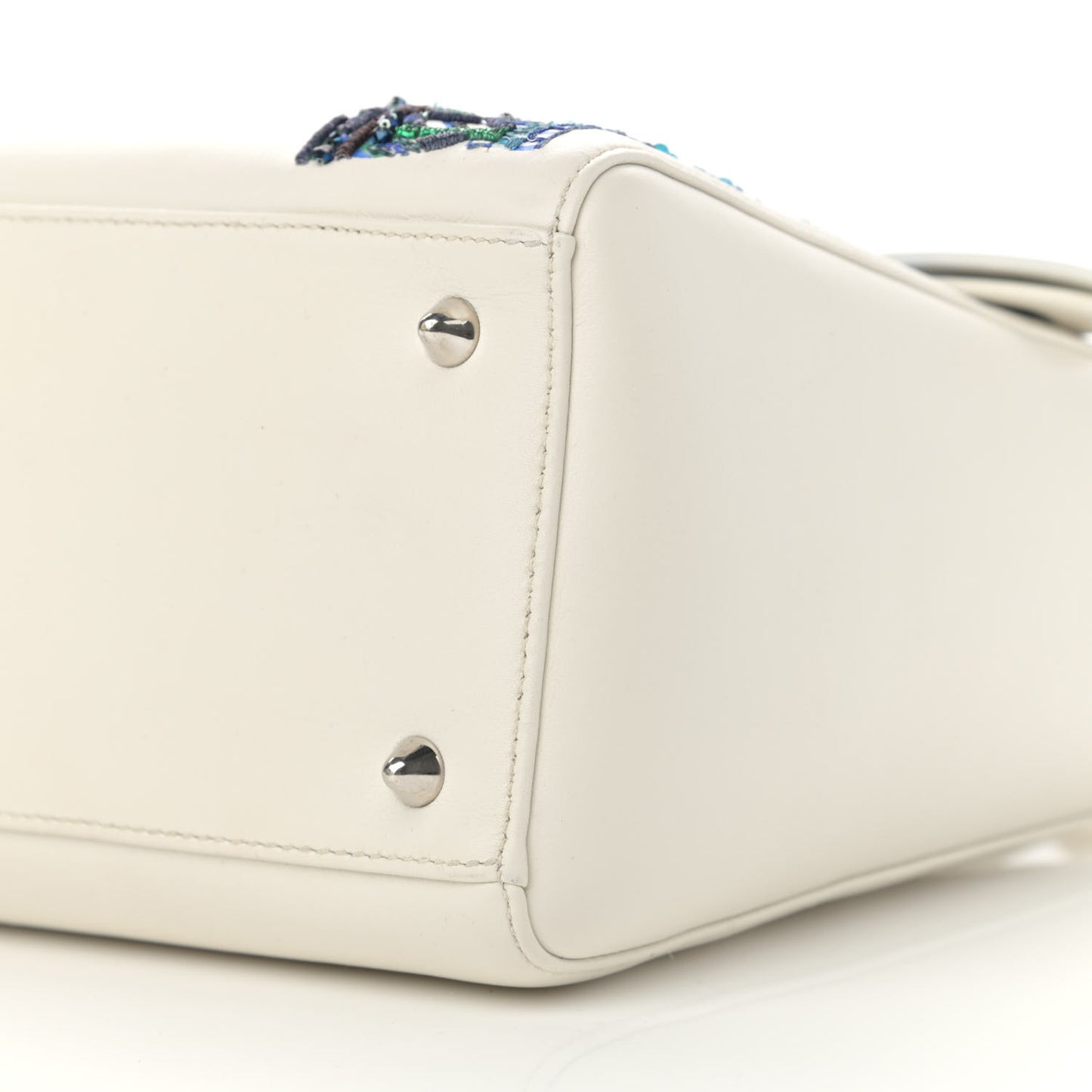 Smooth Calfskin Embroidered Medium Lady Dior White Multicolor
