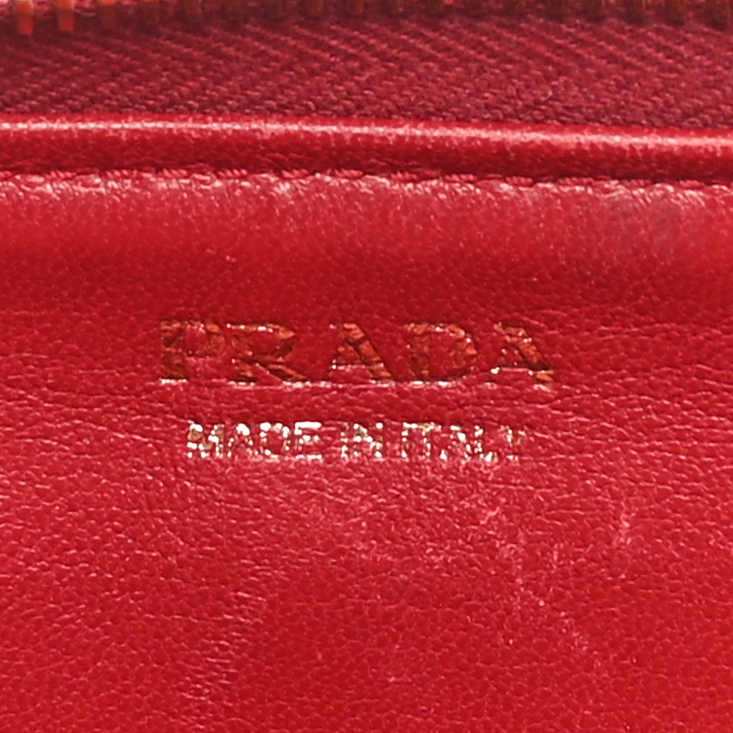 Saffiano Metal Zip Around Keychain Fuoco