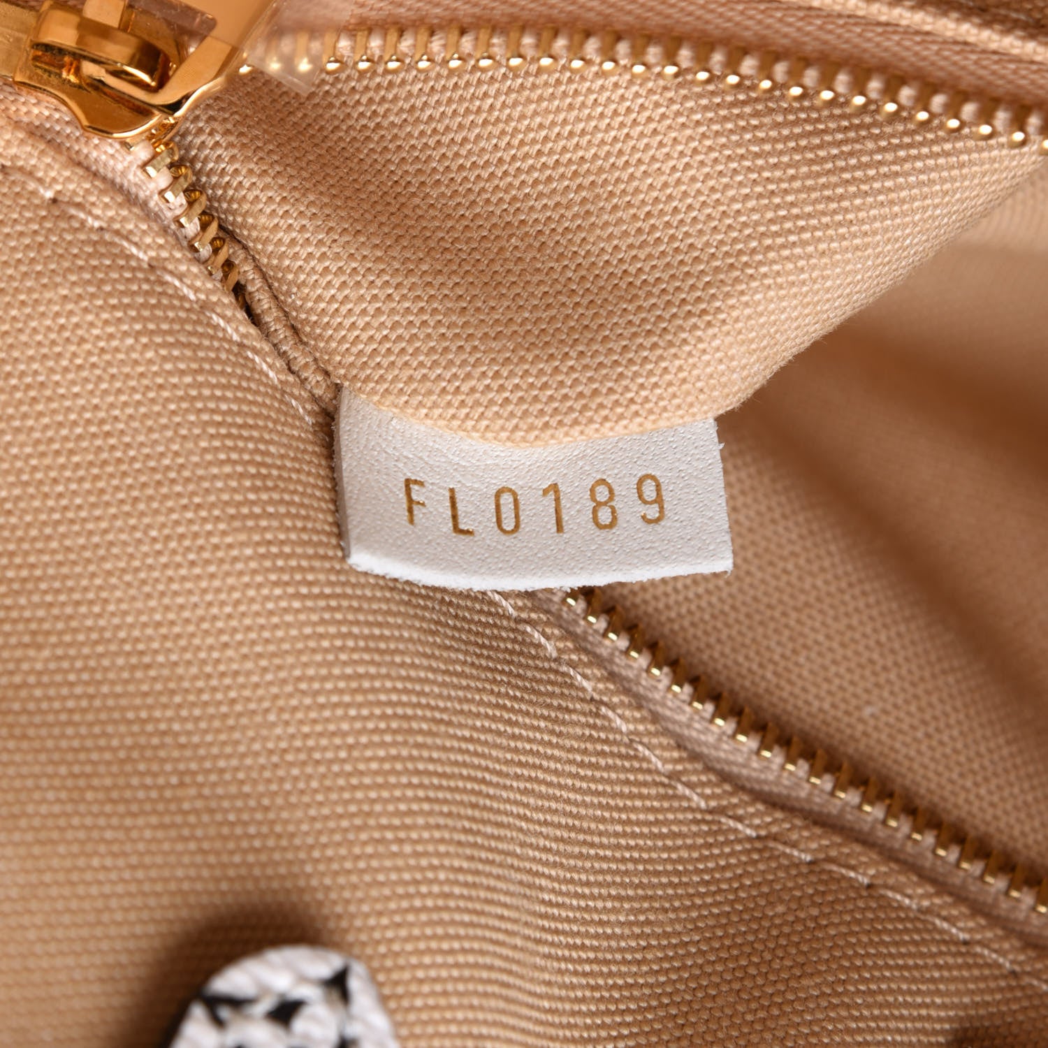 Louis Vuitton Monogram Giant Onthego GM Kaki Beige 7 of 10