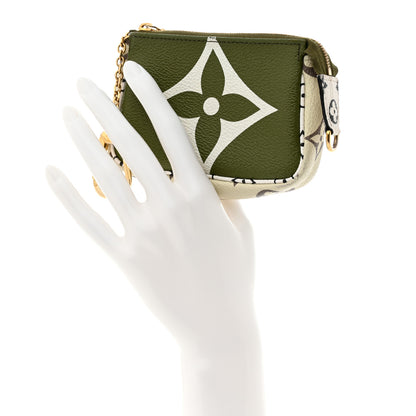 Louis Vuitton Monogram Giant Micro Pochette Accessories Kaki White 2 of 7