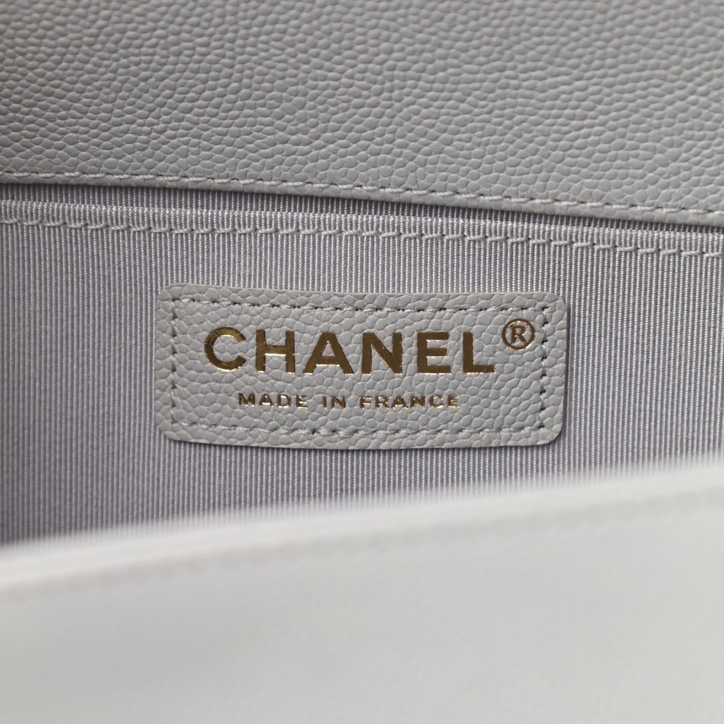 Caviar Quilted Medium Boy Flap Light Grey