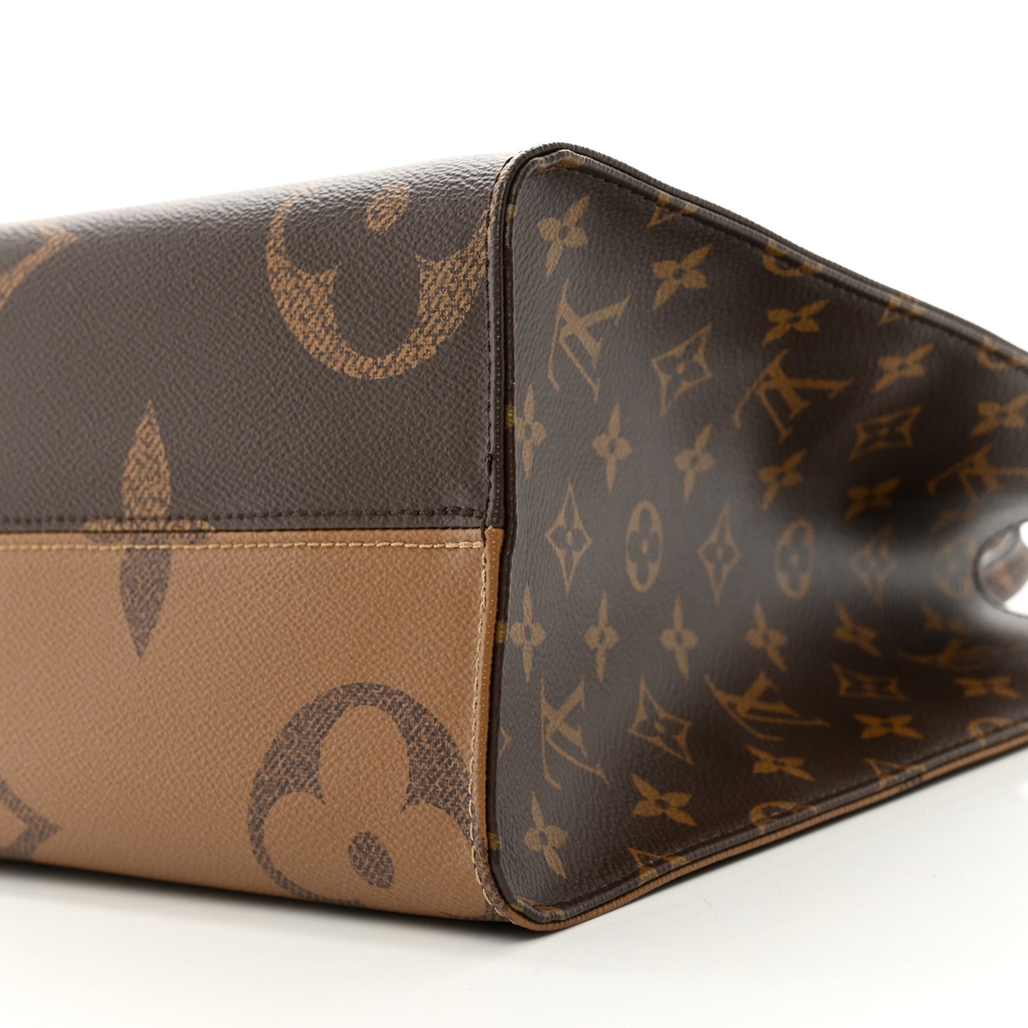 Reverse Monogram Giant Onthego MM