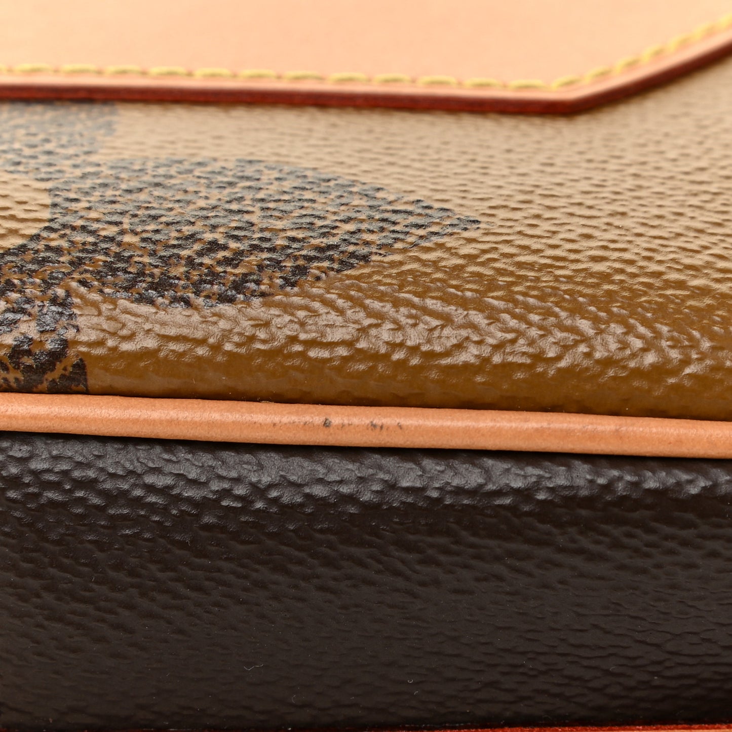 Reverse Monogram Giant Boite Chapeau Souple