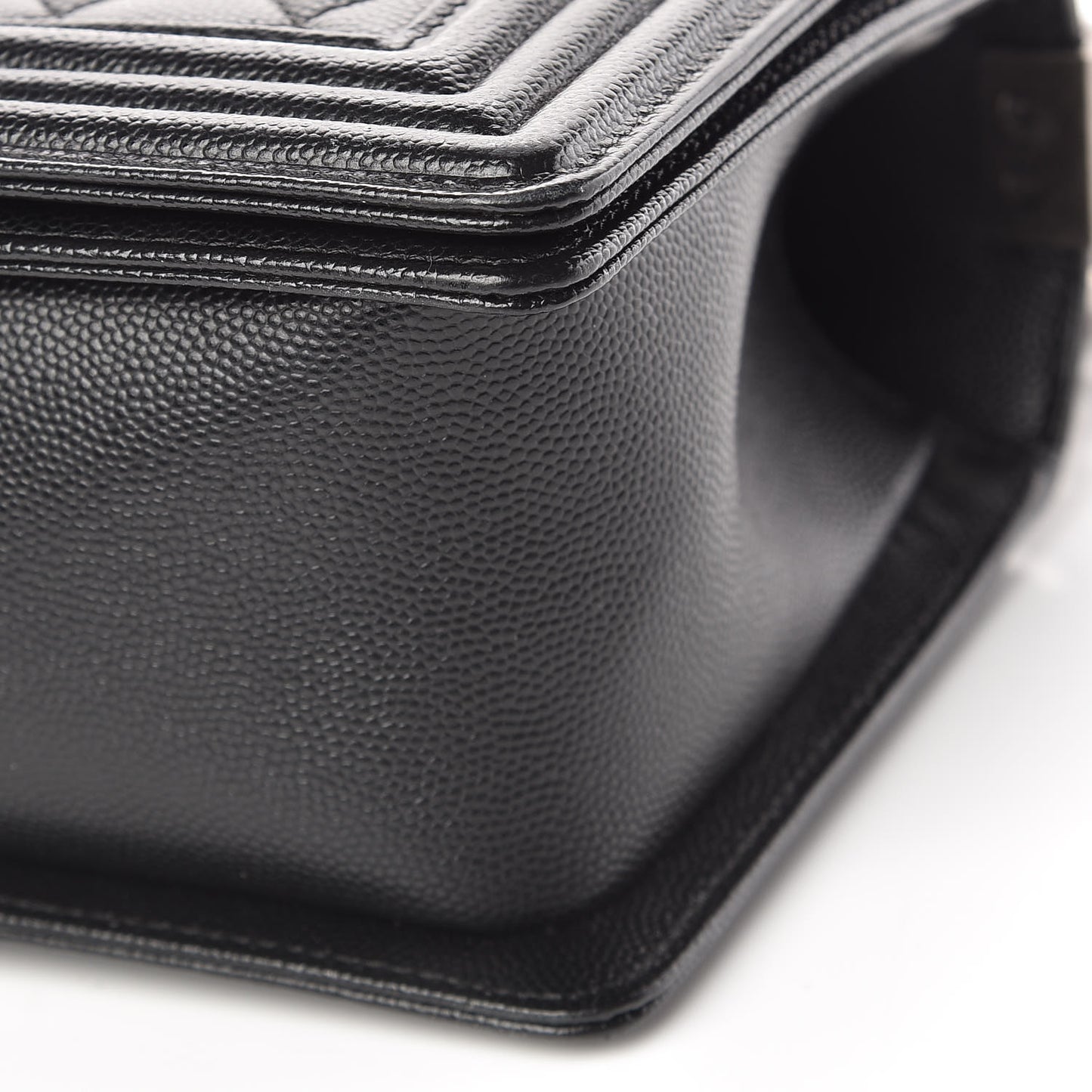 Caviar Quilted Medium Boy Flap Black