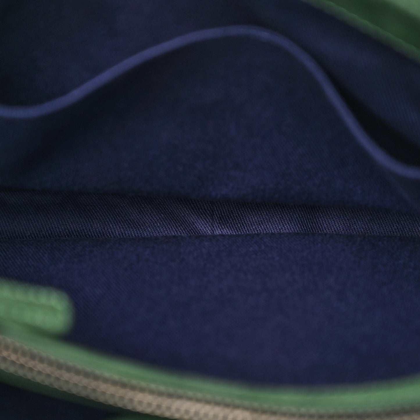 Iridescent Calfskin Quilted New Bubble Tote Vert Fonce