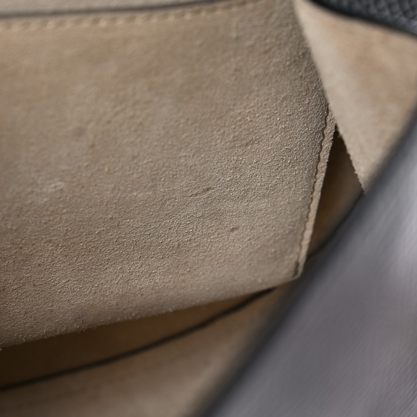 Grained Calfskin Lambskin Bi-Color Drew Shoulder Bag Black Powder Beige
