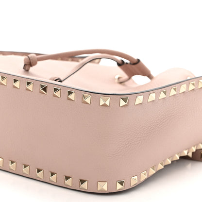 Valentino Garavani Grained Calfskin Rockstud Bucket Bag Poudre 9 of 9