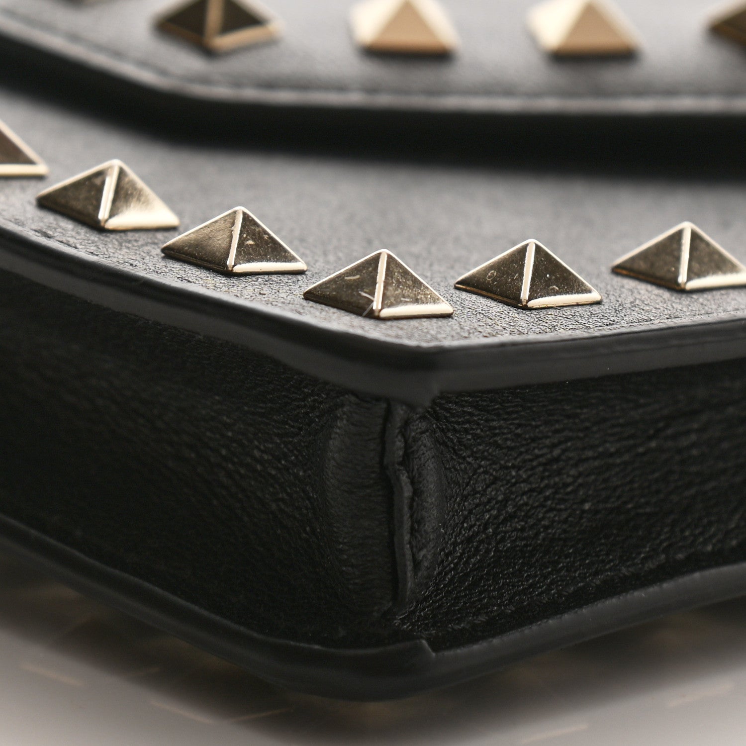 Valentino Garavani Calfskin Rockstud Phone Case With Chain Black 15 of 25