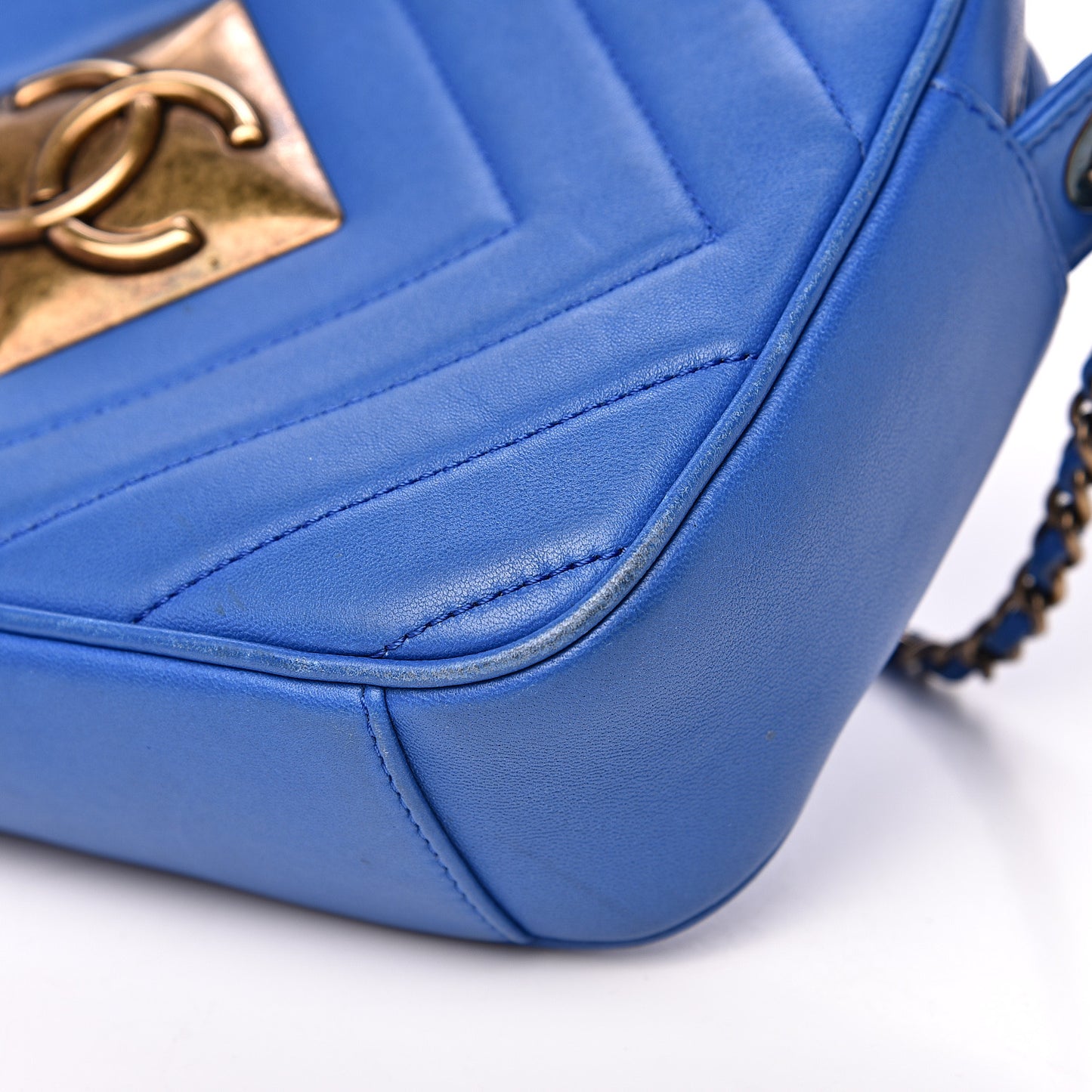 Lambskin Chevron Quilted Pyramid CC Camera Case Blue