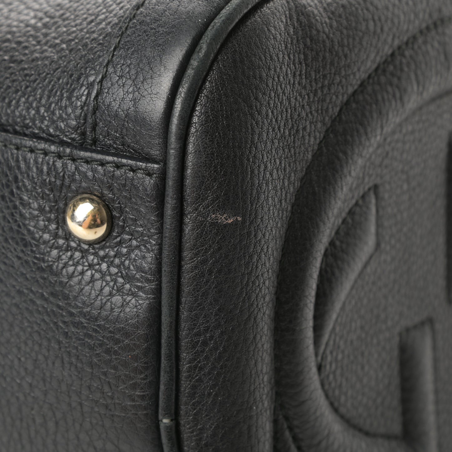 Pebbled Calfskin Medium Soho Boston Black