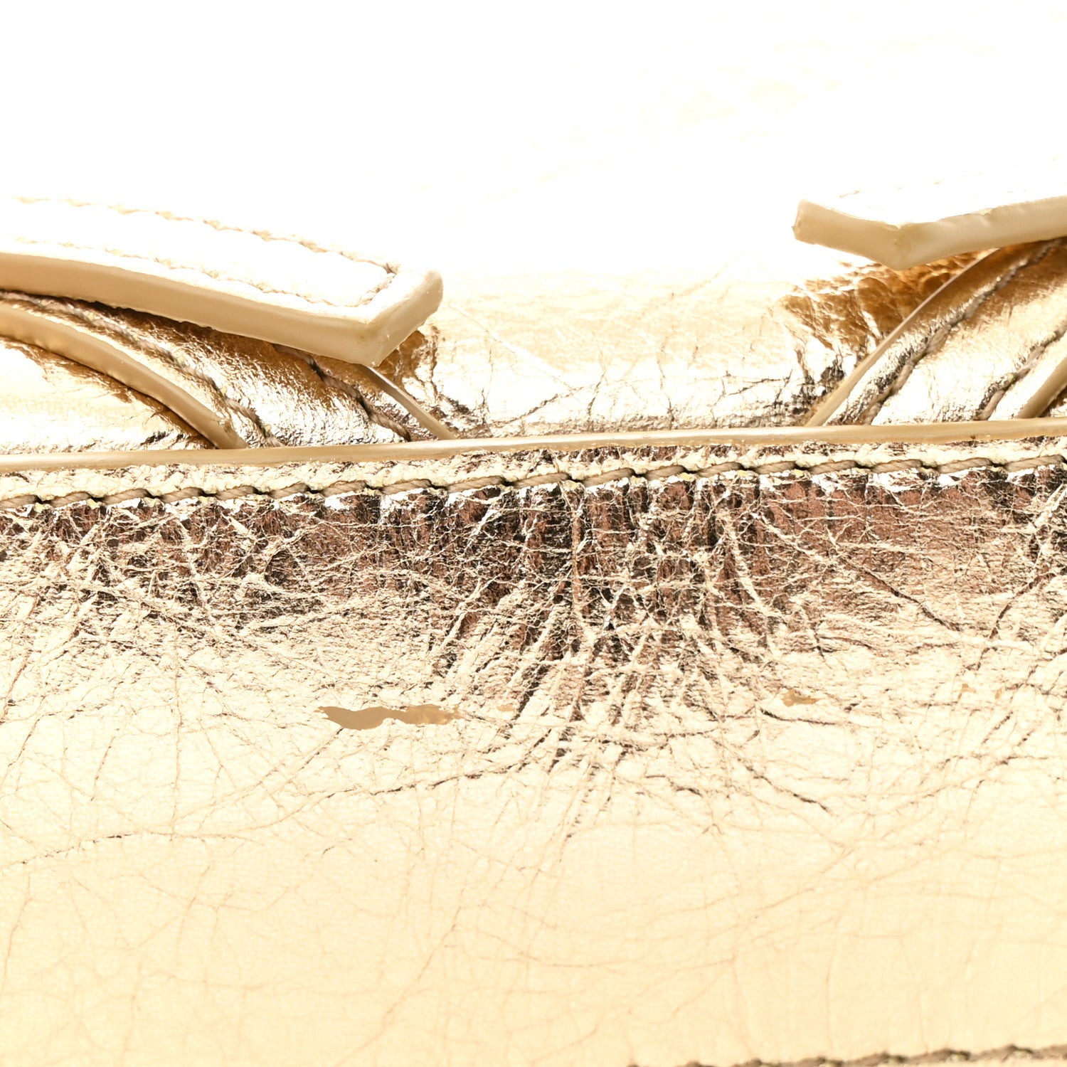 GIVENCHY　ジバンシー　プルート　ゴールドバック　キラキラ　金 Givenchy Metallic Tumbled Calfskin Nano Voyou Bag Golden Sand