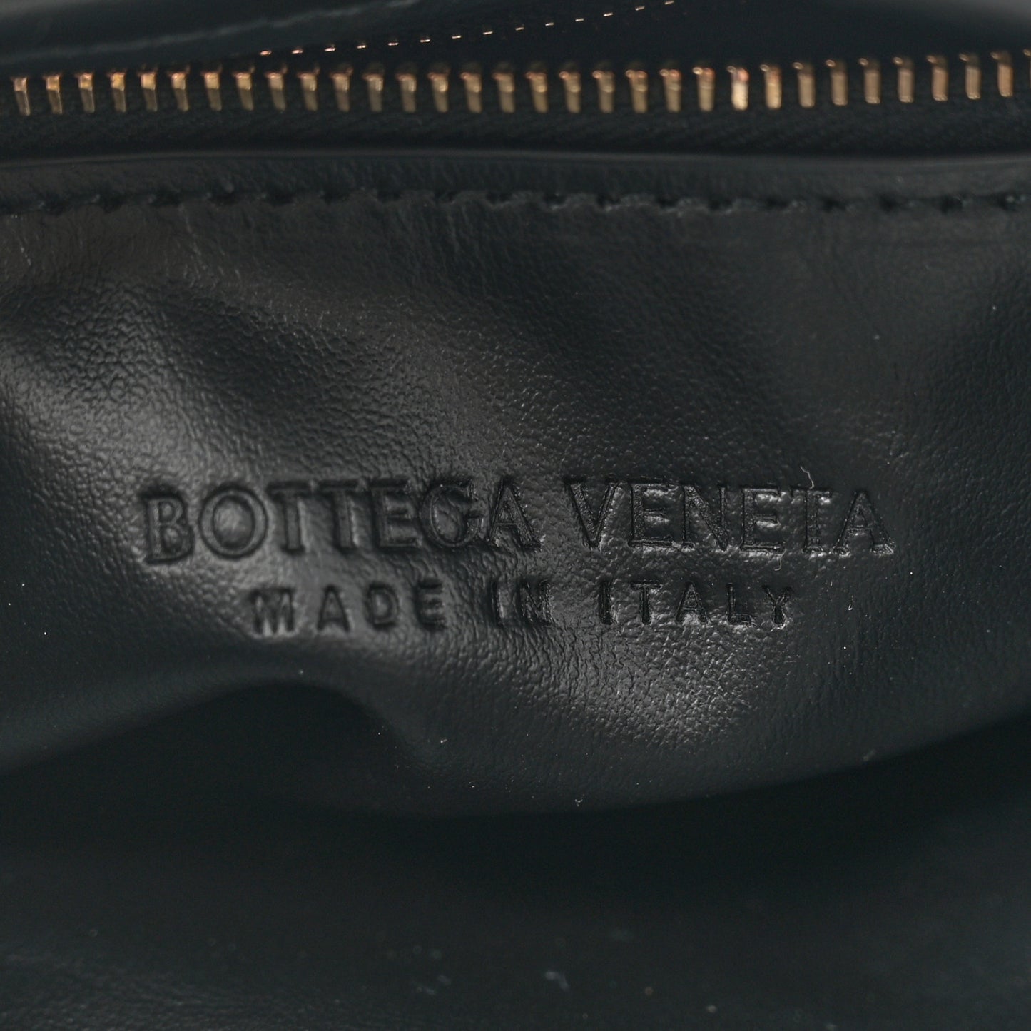 Calfskin Intrecciato Small Hop Black