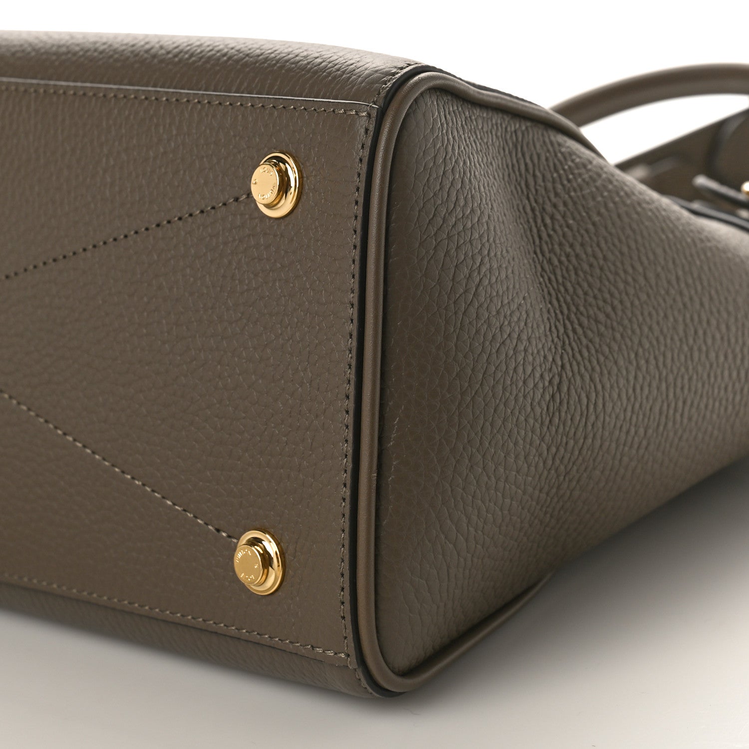 Louis Vuitton Taurillon Vendome MM Earth 8 of 9