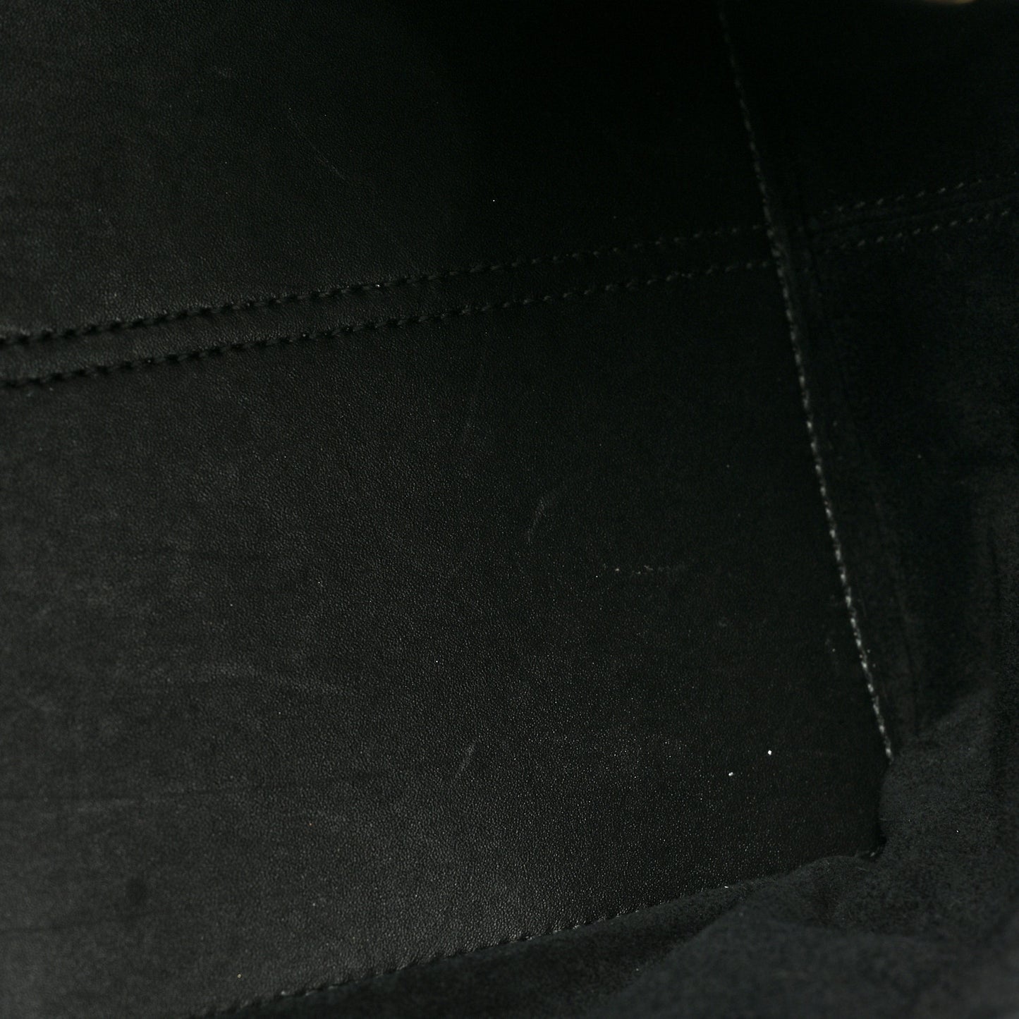 Calfskin Macrocannage Medium Toujours Black