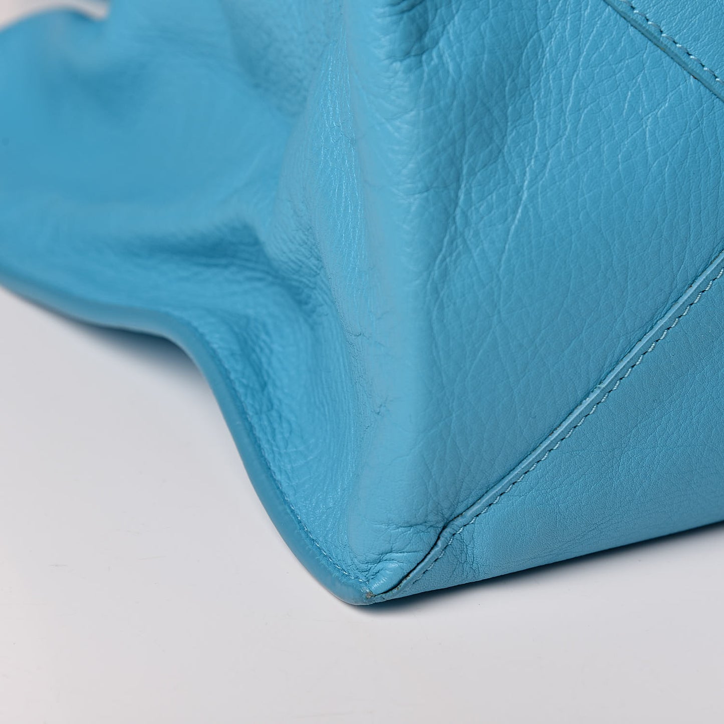 Supple Calfskin Papier A4 Tote Bleu Caraibes