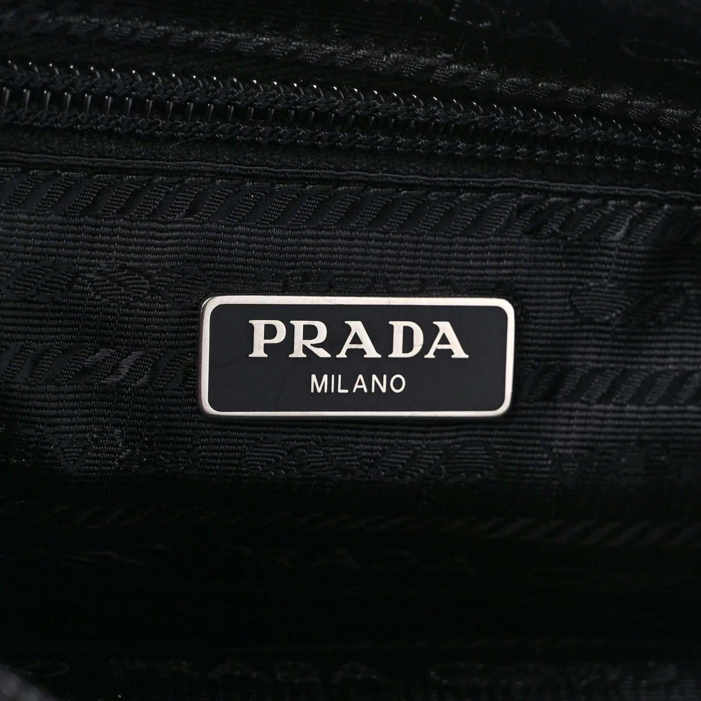 Re-Nylon Vela Pouch Black
