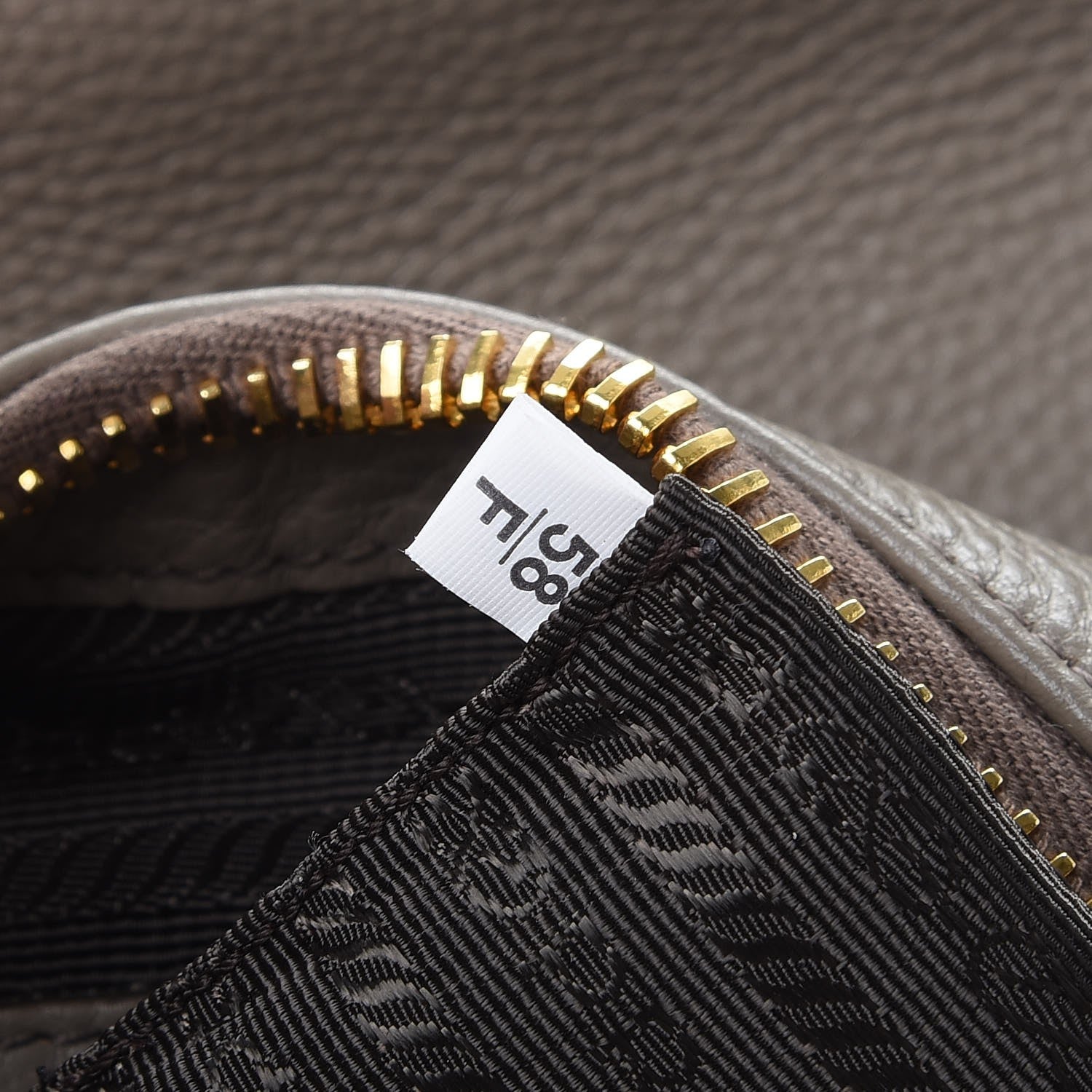 Prada Vitello Daino Hobo Argilla 8 of 8