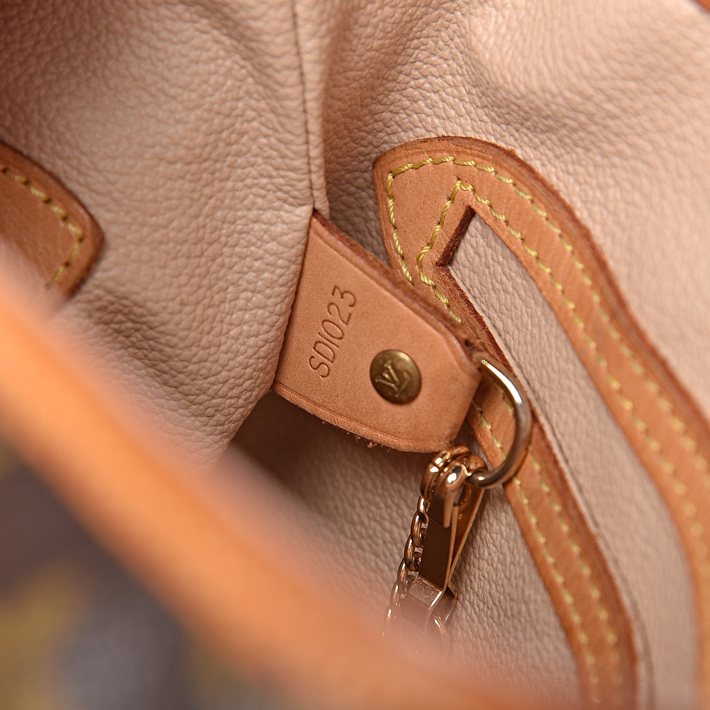Monogram Petit Bucket 23