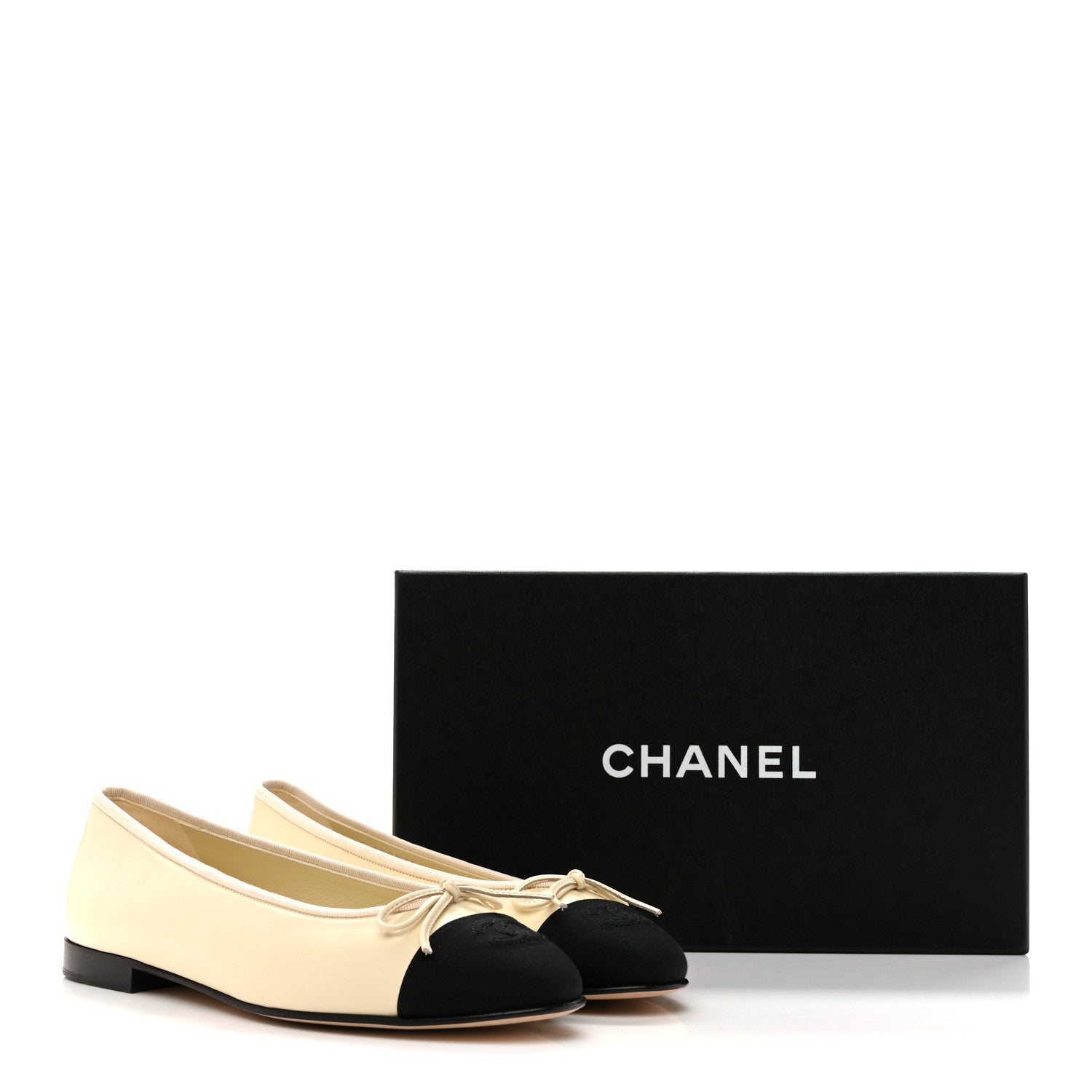 Chanel Calfskin Grosgrain Cap Toe CC Ballerina Flats 40 Ivory Black 10 of 10
