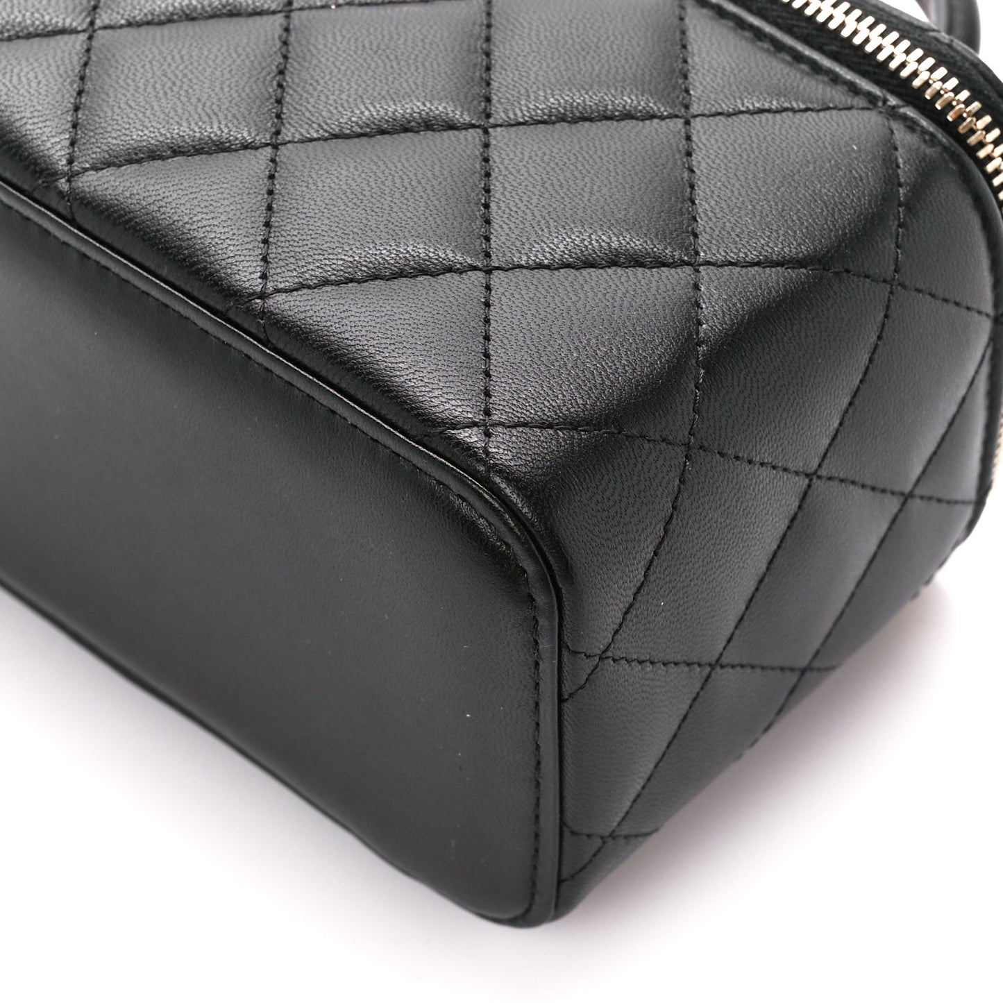 Lambskin Quilted Small Top Handle Vanity Case With Chain Black