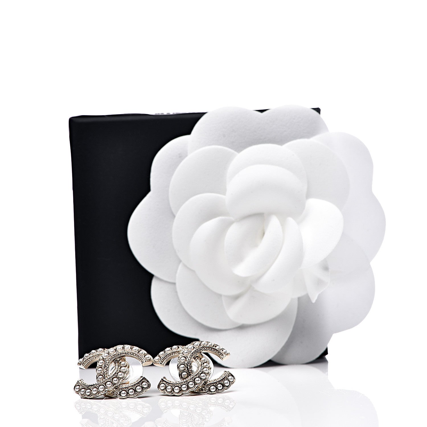 Chanel Pearl Queen of France CC Earrings Gold 5 of 5