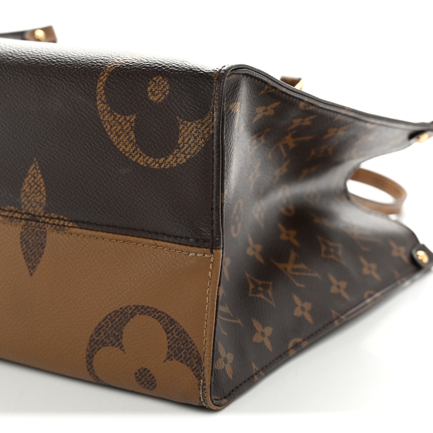 Reverse Monogram Giant Onthego MM